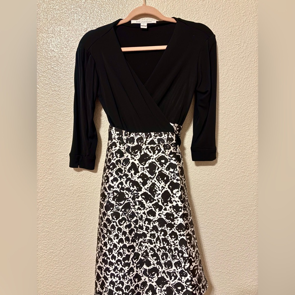 DVF Diane Von Furstenberg Fit and Flare Amelia Black and White Wrap Dress